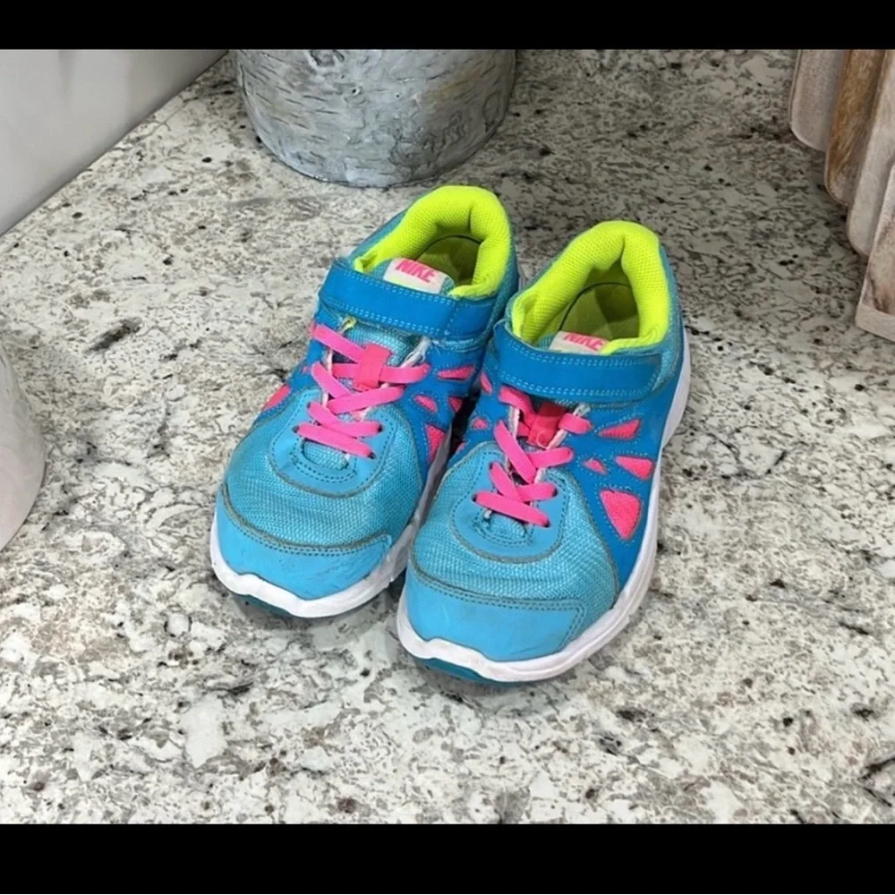 Nike Girls Blue and Pink tennis shoes size 2Y Great condition